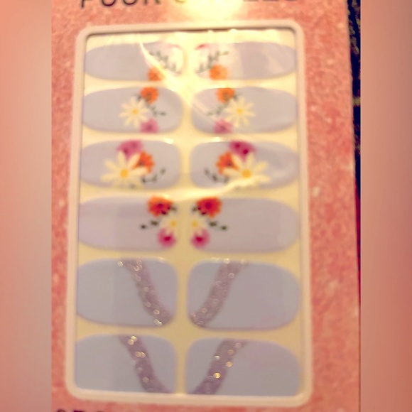 4 Sets of Trimmable to Customize Nail Decals, 4 Different Patterns - Picture 6 of 9